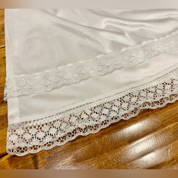 Vintage satin Vanity Fair half slip - Picture 4 of 8